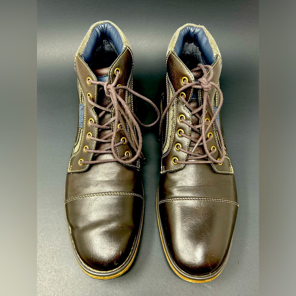 Men’s Izod Chukka lace up boot. 10.5M